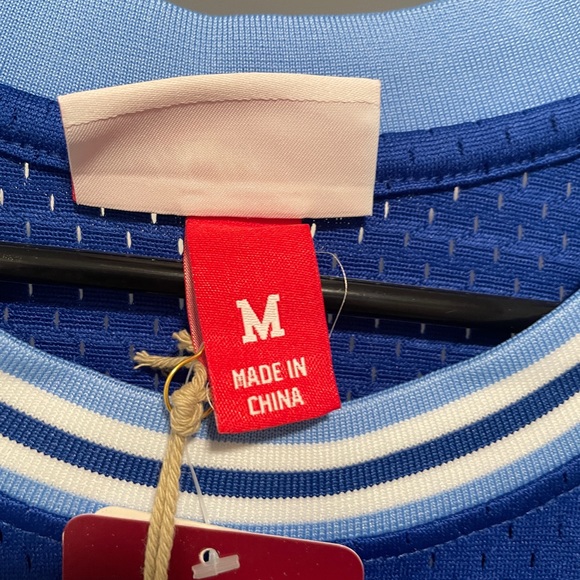 Lakers Jersey 1996-97 Kobe Bryant Basketball NBA Size Medium NWT Los Angeles - Picture 5 of 5